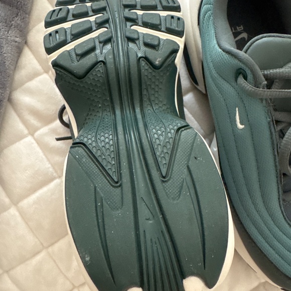 Nike Air Max Portal - Picture 3 of 4